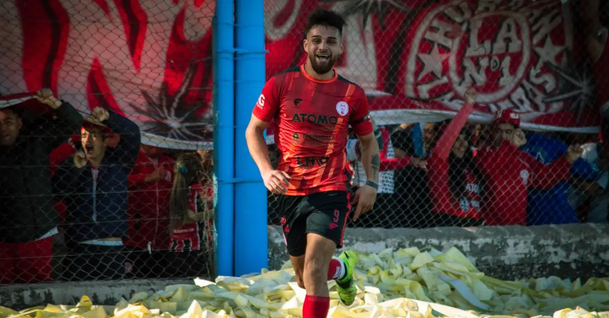 La Vida y Trayectoria de Raúl González: Un Emblema del Fútbol Español