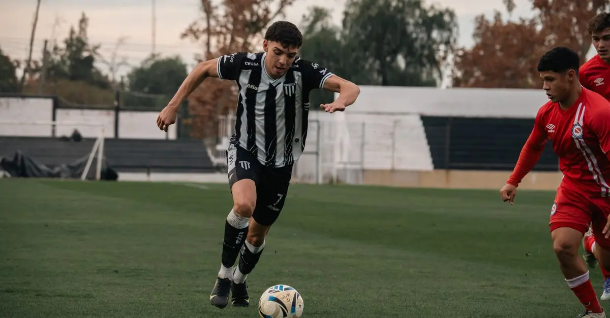 La Vida y Trayectoria de Xavi Hernández: El Cerebro del Fútbol